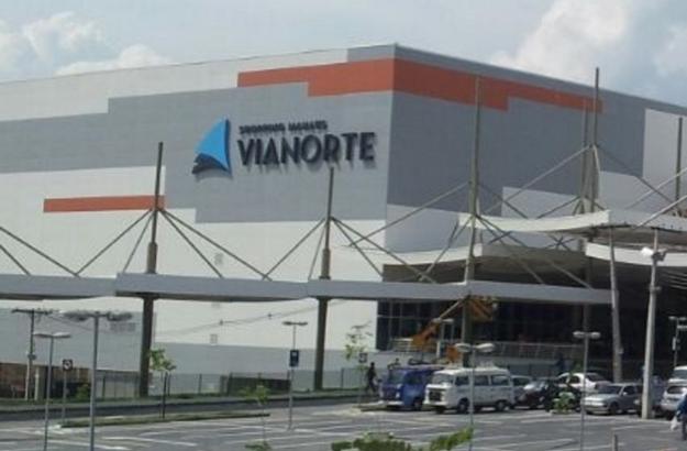 Bandidos armados invadem shopping em Manaus 