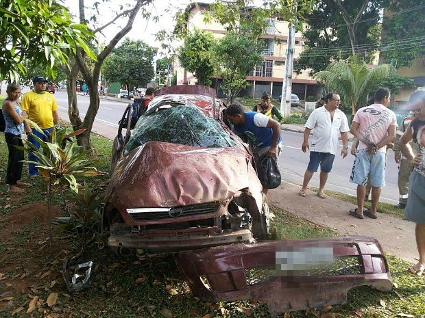 Acidente ocorreu por volta das 6h30 na Zona Oeste da capital (Foto: Divulgação/Manaustrans)