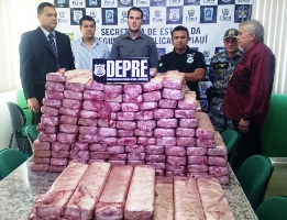 Polícia apresenta droga apreendida na operação Holóphotos (Foto:Ascom SSPPI)