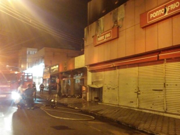 Incêndio atinge loja de móveis e eletrodomésticos em Taubaté, SP (Foto: Divulgação/Corpo de Bombeiros)
