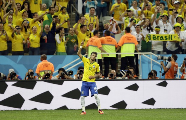 Neymar comemora gol em partida contra a Croácia, pela abertura da Copa do Mundo (Foto: Andre Penner/AP)