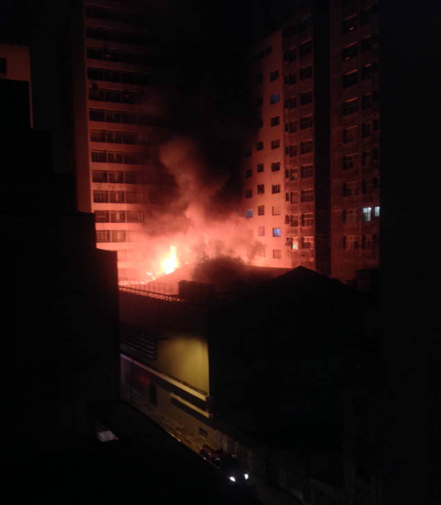 Incêndio atinge prédio na região da av. Ipiranga, no centro de São Paulo