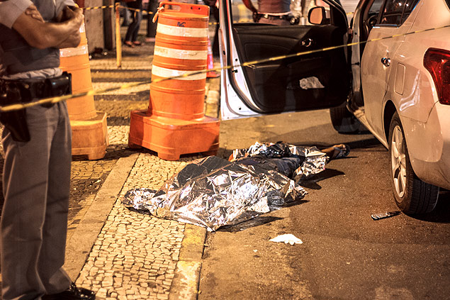 Policial reage a assalto e mata suspeito na rua Domingo de Morais, na região da Vila Mariana, na zona sul de São Paulo