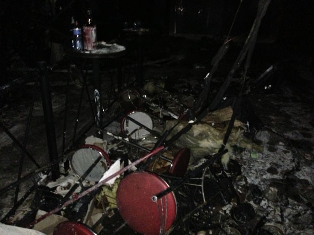 Interior da boate Kiss, após incêndio ocorrido na madrugada deste domingo (27) (Foto: Giovani Grizotti/RBS TV)