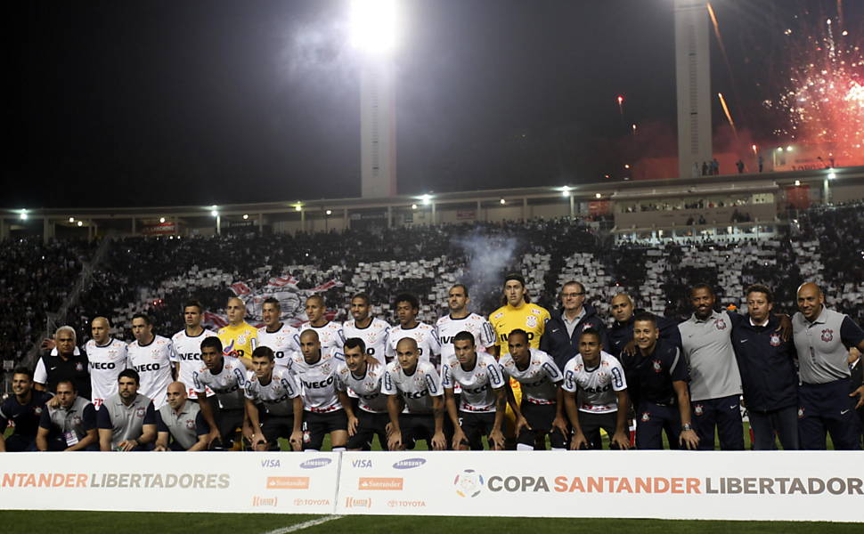 Jogadores do Corinthians posam para foto antes da partida Saiba mais sobre a partida