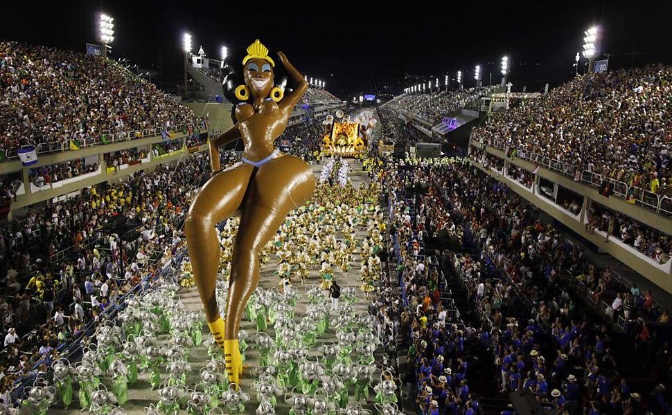 Desfile da escola de samba São Clemente, que apresentou enredo sobre musicais; veja o Especial do Carnaval 2012