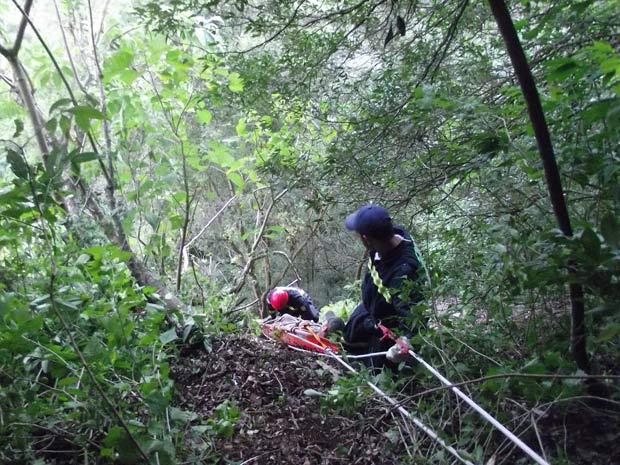 Homem sobreviveu a queda quando fazia trilha em Nova Petrópolis (Foto: Bombeiros Voluntários de Nova Petrópolis/Divulgação)