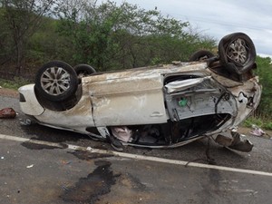 Veículo com quatro pessoas da mesma família vinha do estado do Pará (Foto: Franciel Feitosa)