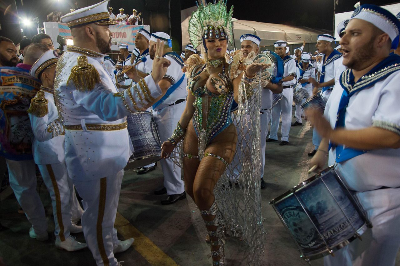 A escola de samba Rosas de Ouro contou a história da tatuagem no Sambódromo do Anhembi. O samba-enredo se chamava ?Arte à Flor da Pele. A Minha História Vai Marcar Você?. (Foto: Futura Press)