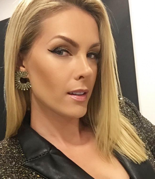  Ana Hickmann aparece irreconhecível em revista e se irrita com Photoshop ?essa não sou eu!?