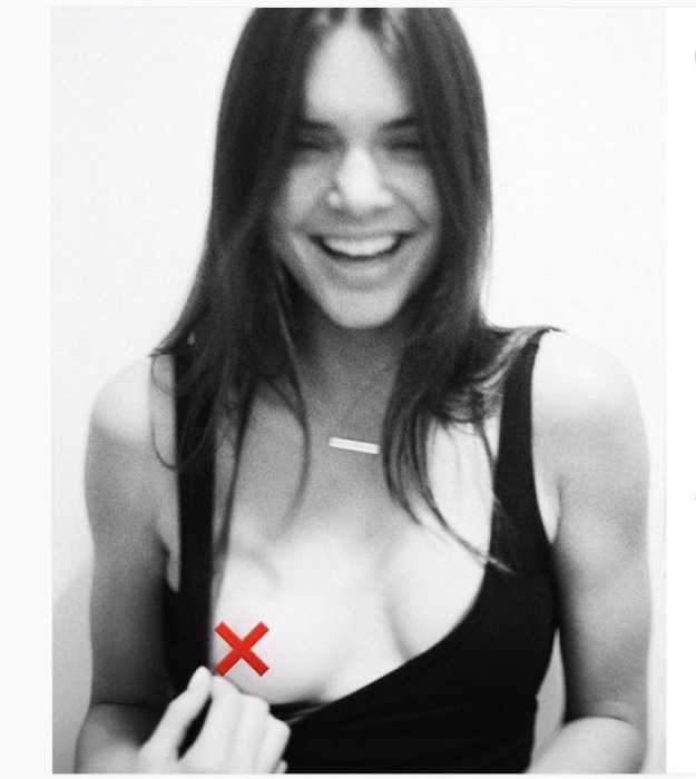 Kendall Jenner abaixa blusa e mostra seio nas redes sociais