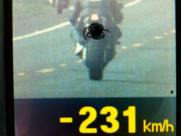 Motociclista é flagrado a 231 km/h em rodovia federal de MS (Foto: Divulgação/PRF)