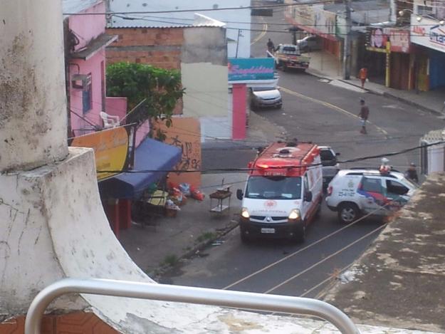 ?Bandidos explodem caixa eletrônico e deixam artefato em agência