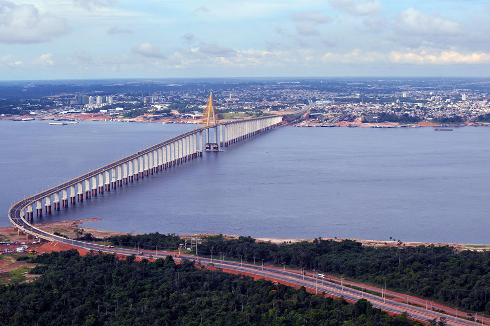 A Ponte Rio Negro começa no bairro da Compensa e segue até a rodovia BR-319. Foto: Chico Batata/Agecom.