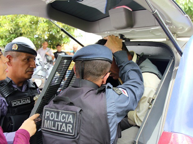 Ao ser preso, cinegrafista pediu para pegar remédio, mas foi impedido por PMs (Foto: Girlene Medeiros/G1 AM)