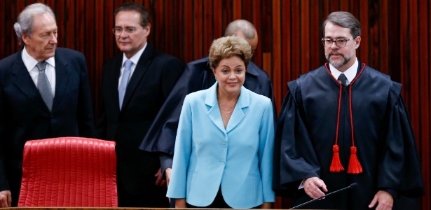 A presidente Dilma Rousseff participa, ao lado do presidente do TSE, ministro Dias Toffoli, em solenidade em maio