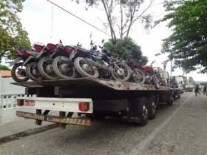 Motos tiveram de ser levadas em  caminhões