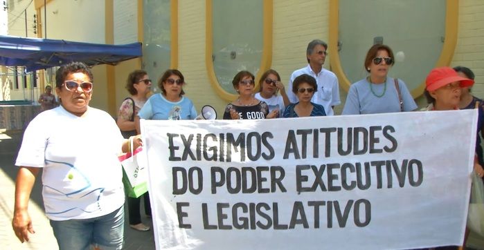 Amigos e familiares pedem providências. (Foto: João Júnior / Rede Meio Norte)