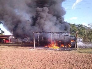 Barracas foram destruídas pelo incendio