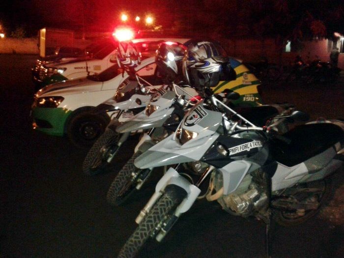 Ação conta com viaturas e motos da PM. (Foto: Kairo Amaral)