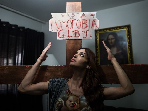 Retrato de Viviany Beleboni, que desfilou crucificada na Parada Gay no último domingo (7) em São Paulo (Foto: Victor Moriyama/G1)