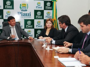 Governador Wellington Dias com representantes da empresa Huawei Telecomunicação