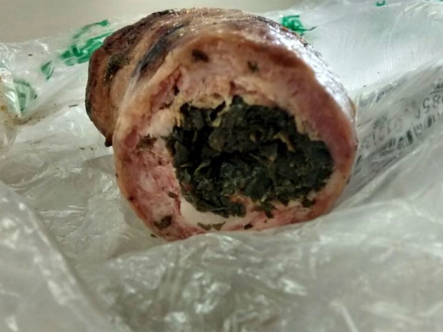 Moradora disse que substância encontrada na linguiça tem cheiro de maconha  (Foto: Divulgação / 1ª SDP de Paranaguá )