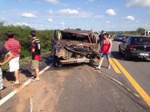 Carro envolvido em acidente com piauienses