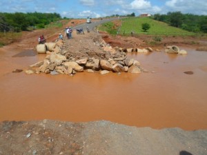 Estrada foi cortada em fevereiro e nunca consertada