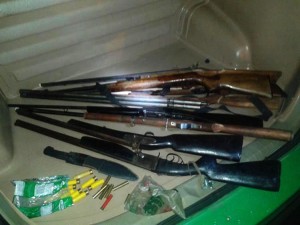 As armas foram apreendidas pela polícia no bairro Matadouro, em Teresina