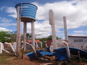 Caixa de água caiu na zona Rural de Piripiri