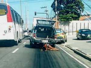 A auxiliar de serviços Cláudia da Silva Ferreira, morreu após ser atingida por uma bala perdida no Morro da Congonha, em Madureira, no Subúrbio do Rio