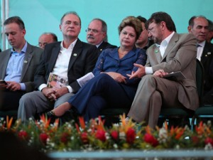 Dilma Rousseff ao lado de Wilson Martins e de Renan Calheiros