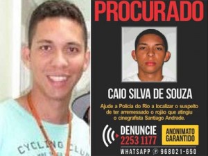 Polícia divulgou nova foto do acusado de acender o rojão que matou cinegrafista e cartaz de procurado