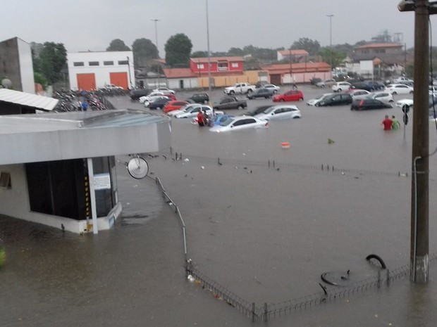 Taubaté Shopping Chuva (Foto: Thiago Gomes/Arquivo Pessoal)