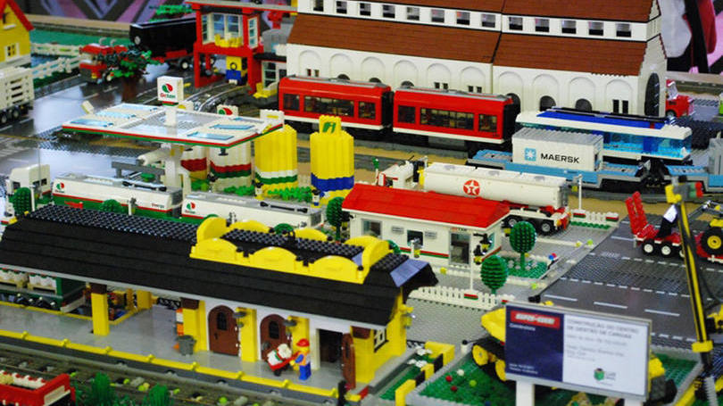 Estação feita com peças de Lego no evento EXPO LUG Brasil 2013