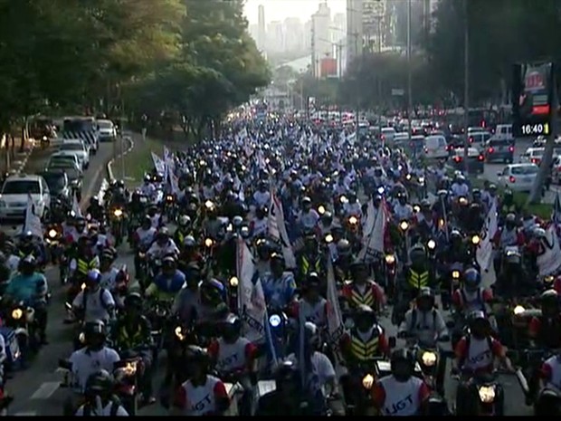 Protesto dos motoboys no Corredor Norte-Sul nesta quarta-feira (26) (Foto: Reprodução/TV Globo)