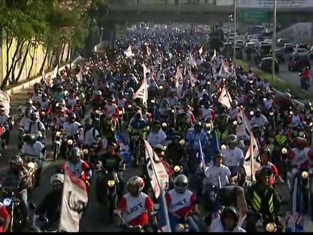 Manifestação de motoboys na Avenida 23 de Maio, em São Paulo (Foto: Reprodução/TV Globo)