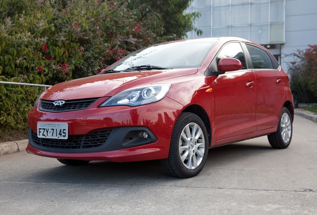 Chery Celer Hatch 2015 é fabricado em Jacareí, no interior de SP (Foto: Peter Fussy/G1)