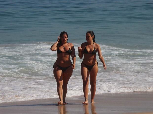 Banhistas saem do mar na Praia de Ipanema, no Rio de Janeiro (Foto: Jose Lucena/Futura Press/Estadão Conteúdo)