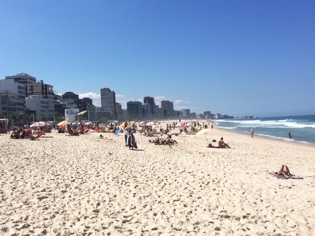 Banhistas aproveitam praia no Leblon (Foto: Pedro Araujo / Arquivo pessoal)