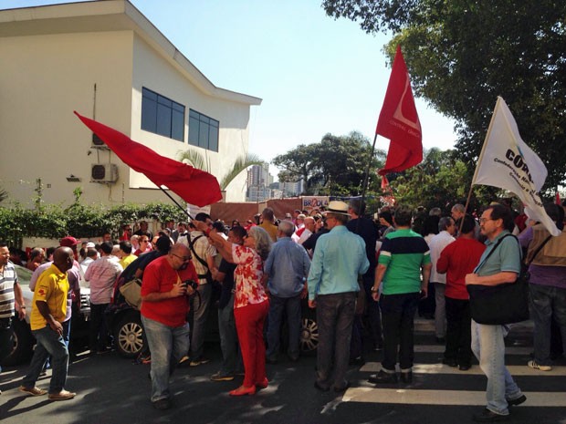 Ato em frente ao Instituto Lula, na Zona Sul de São Paulo (Foto: Glauco Araújo/G1)