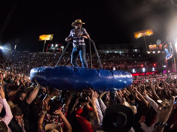 Sorocaba voa em 'disco voador' na Arena do Parque do Peão (Foto: Mateus Rigola/G1)