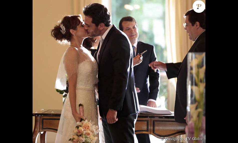 Carolina (Drica Moraes) chegou a cogitar não se casar com Alex (Rodrigo Lombardi) após Angel (Camila Queiroz) dizer que não vai querer morar com eles