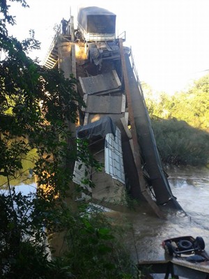 Ponte caiu em Jaguari, RS (Foto: Fábio Pinto/Arquivo pessoal)