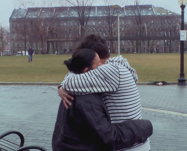 Abraço emocionado de mãe e filho depois de 43 anos de separação (Foto: TV Globo)