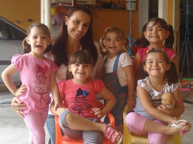 Mãe mora com as cinco filhas pequenas  (Foto: Sidneia Daufemback Batista/Arquivo pessoal)