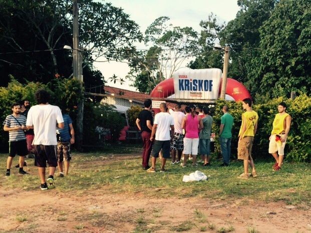 Festa fazia competições que incentivam ingestão de bebidas (Foto: Thaís Andreoli / TV TEM)