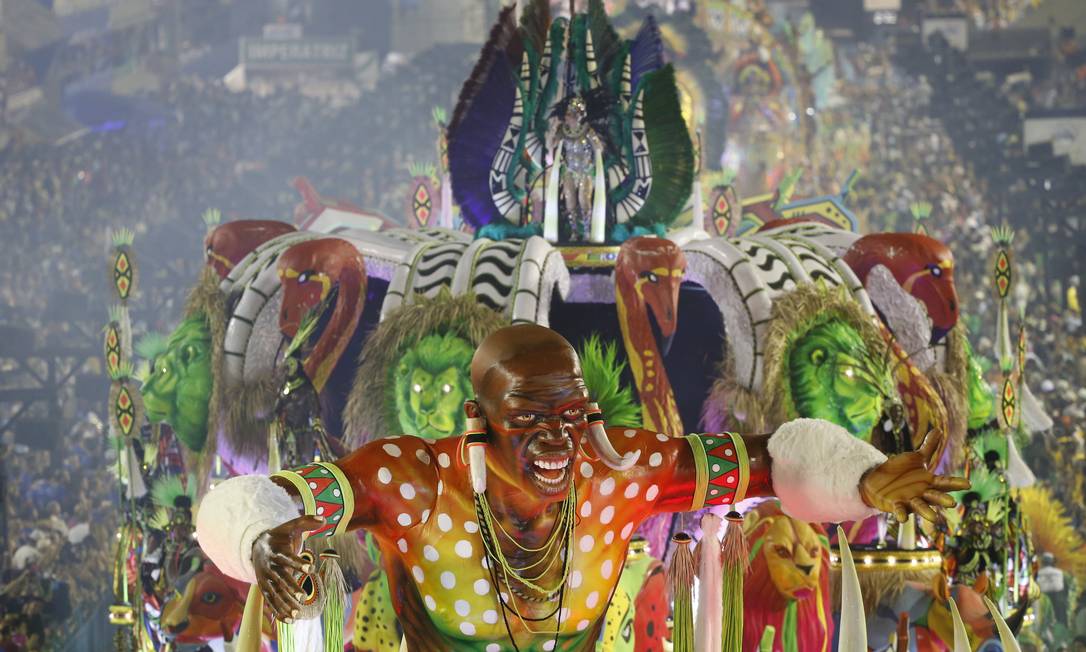 Com enredo "Axé, Nkenda! Um ritual de liberdade - e que a voz da igualdade seja sempre a nossa voz", a Imperatriz faz uma homenagem a Nelson Mandela Foto: Antonio Scorza / O Globo