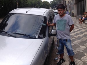 Ambulante disse que nunca viu confronto tão grande em frente do estádio (Foto: Marcelo Mora/ G1)